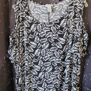 Catherine's 3X (26/28) short sleeve peekaboo shoulder black and white blouse.